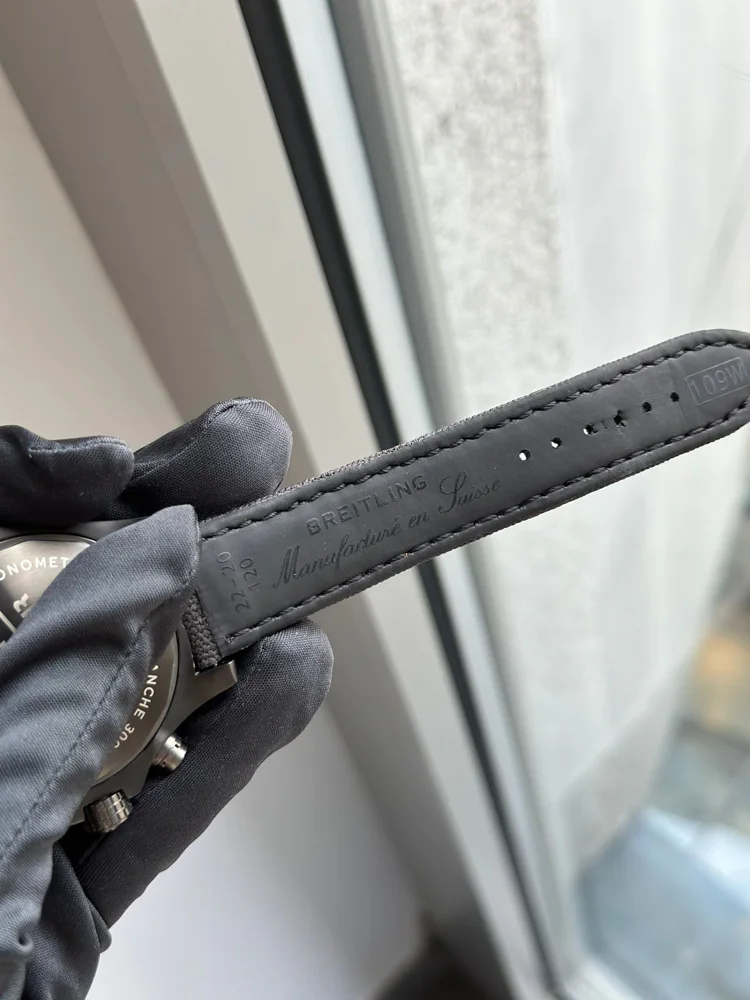 Breitling Avenger V13317101B1X2